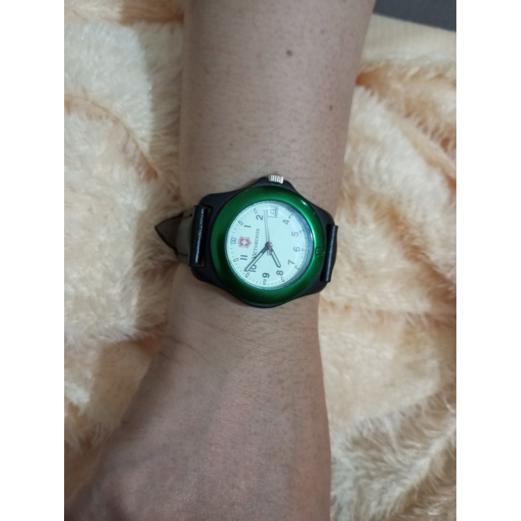 JAM TANGAN PRIA MERK VICTORINOX 4.514 SWISS MADE ORIGINAL