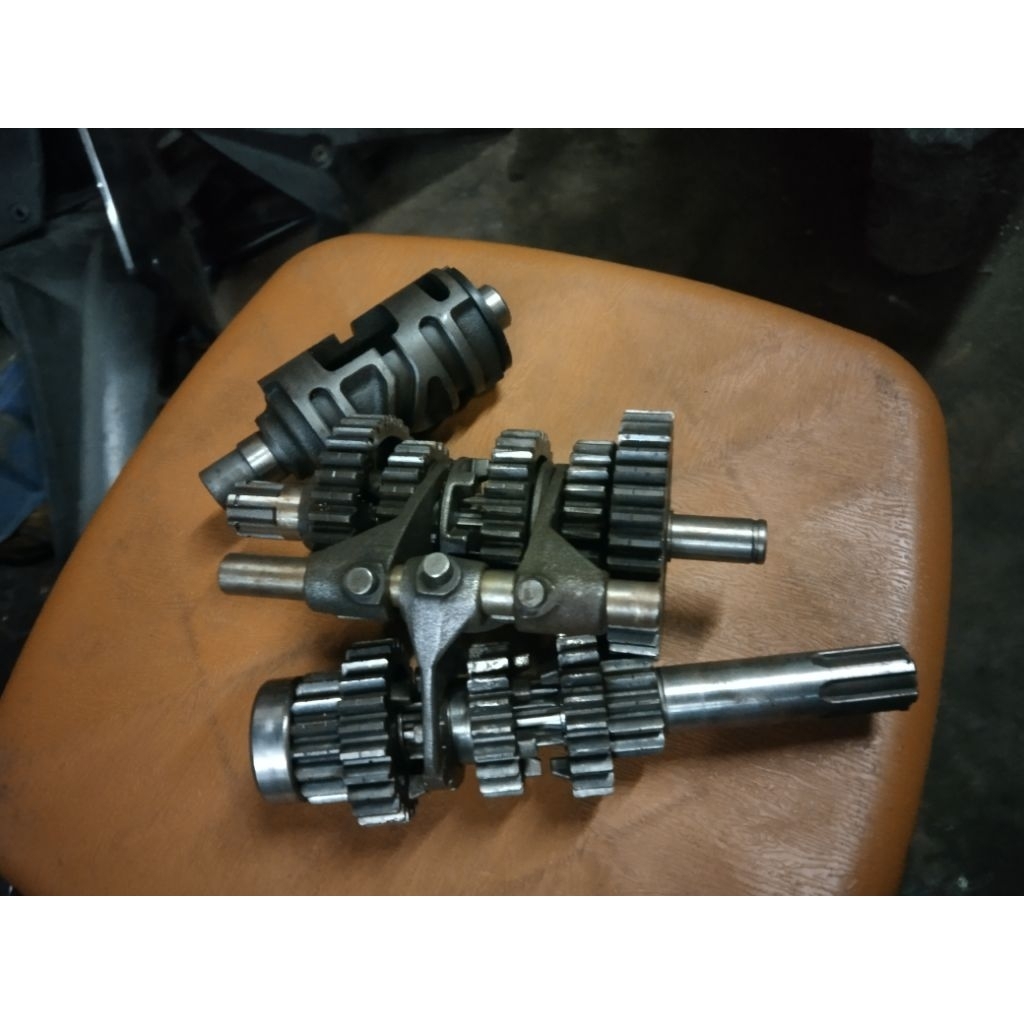 gir box klx 150..ori bawaan mtr