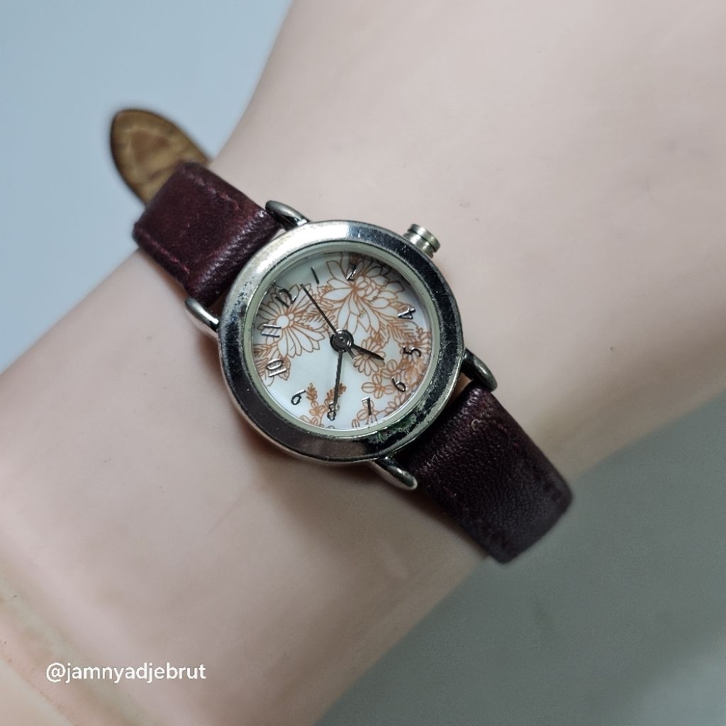 Jam Off the Wall Flower Dial Silver White Ladies Bekas