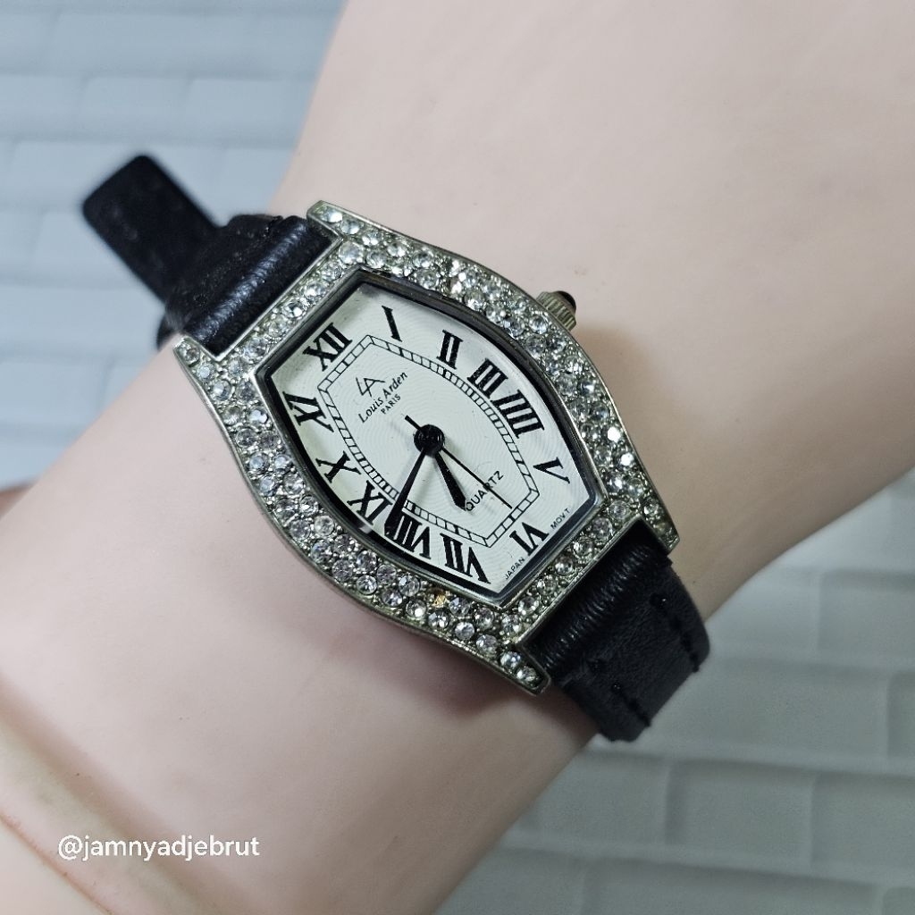 Jam Tonneau Louis Arden Silver Diamond Roman Dial Ladies Bekas