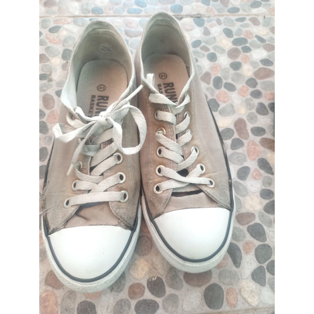 Sepatu Compass (Preloved)