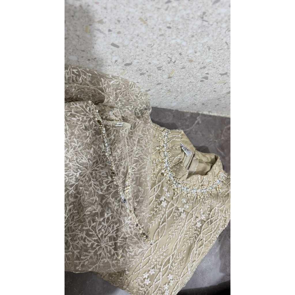 PRELOVED almahyra looks - baju lebaran warna cream