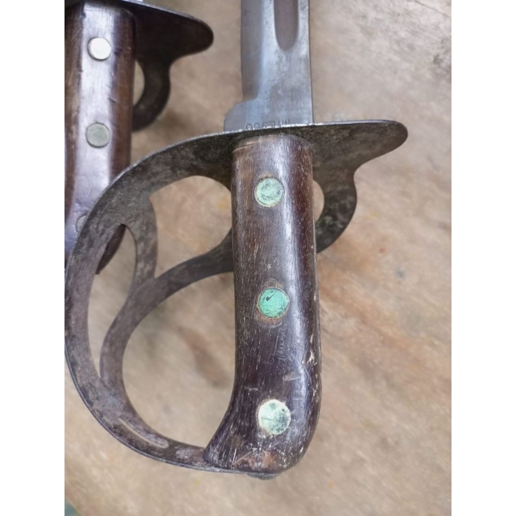 Antik dan Otentik Pedang Milsco