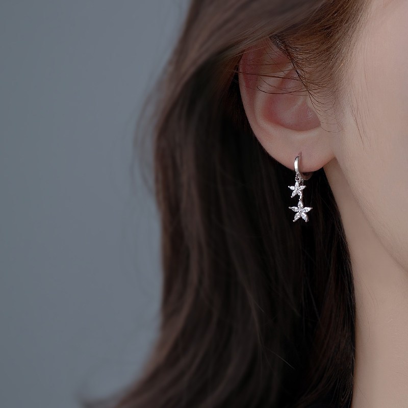 Anting Titanium dengan Gantungan Bunga Perak S925 Tahan Karat Tahan Pudar Desain Premium Hypoallerge