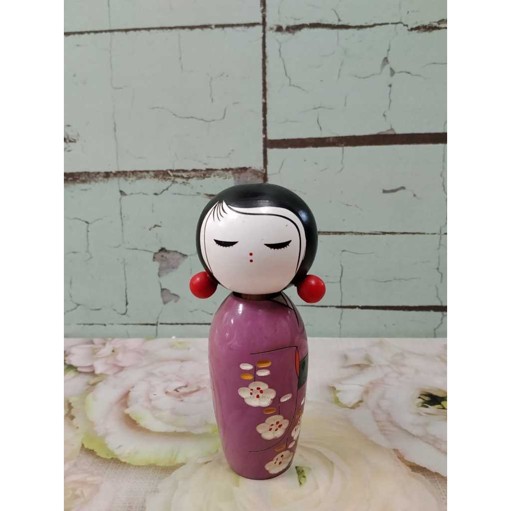 Boneka Kayu Jepang Anting Merah