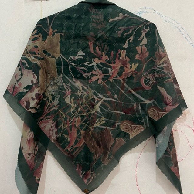 [Preloved] ButtonScarves x Ria Miranda Xanadu Voal Square - Dark Green