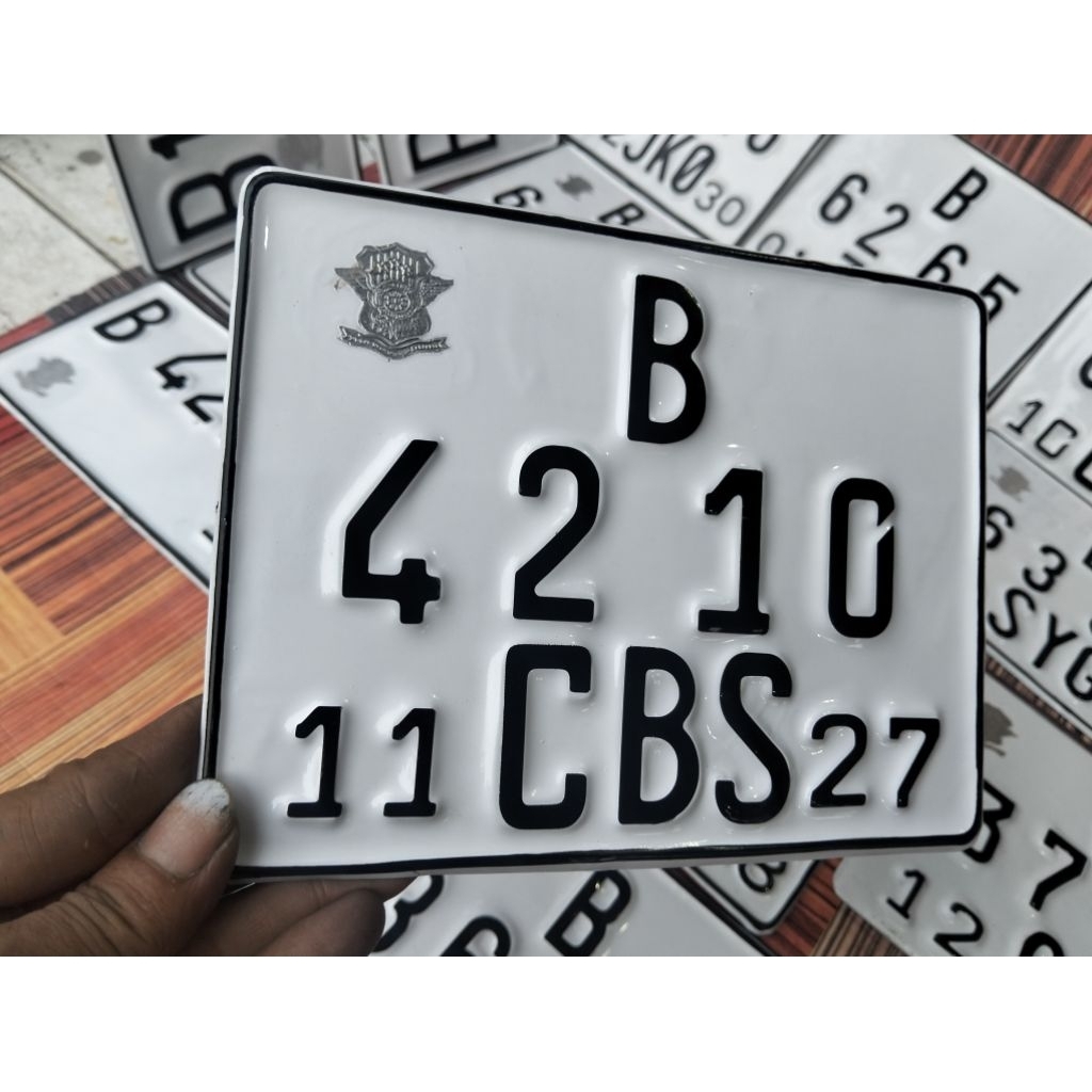 plat kotak vespa cocok untuk semua jenis motor berlogo