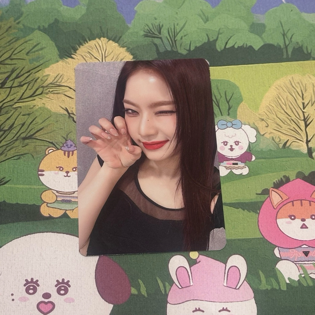 STAYC ISA MAKESTAR CAT WINK ver. PHOTOCARD