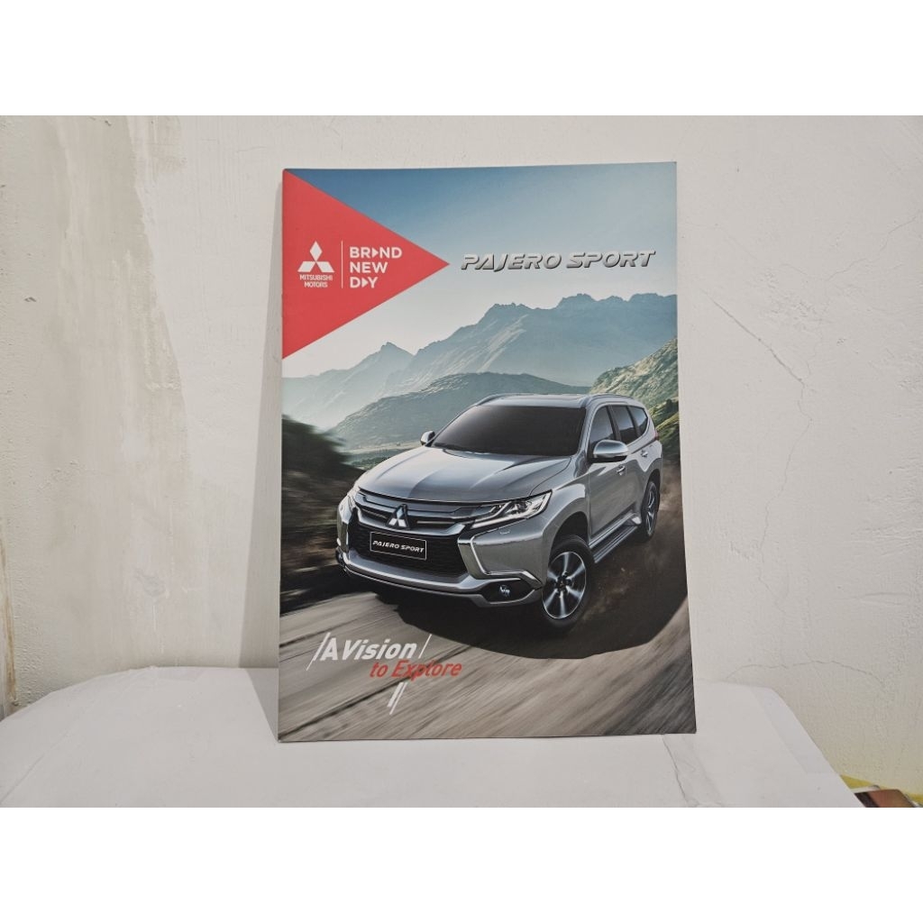 brosur katalog mobil mitsubishi pajero sport 2017 buku booklet
