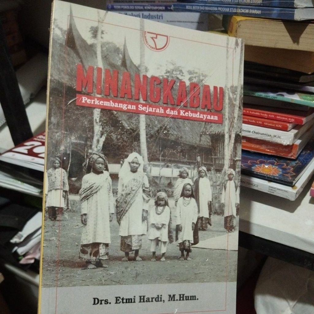 Minangkabau Perkembangan Sejarah dan Kebudayaan Etmi Hardi