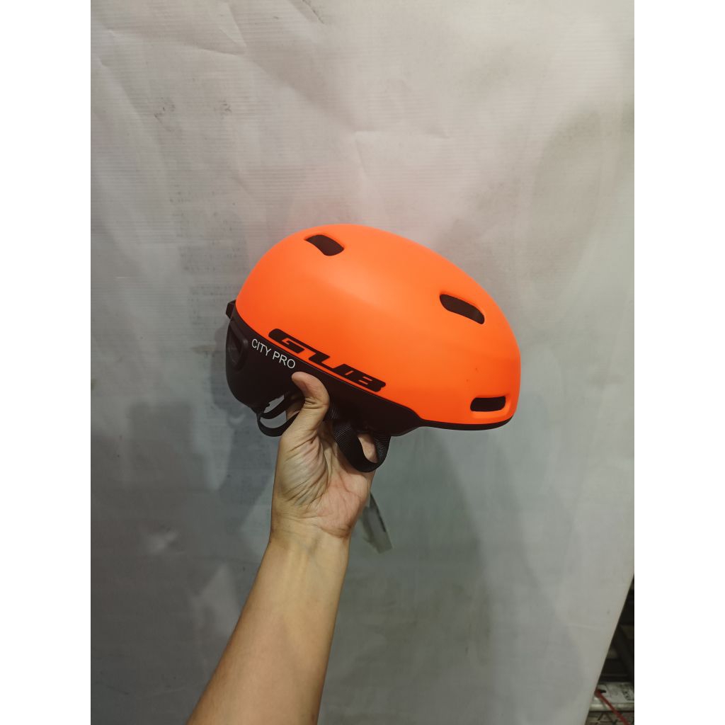 Helm sepeda gub