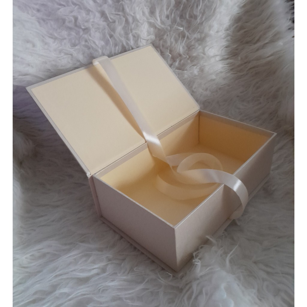 Box Pita Model Buku uk. 29x17x11 / Box Hampers Model Buku / Box Pita Hampers / HardBox Model buku ha