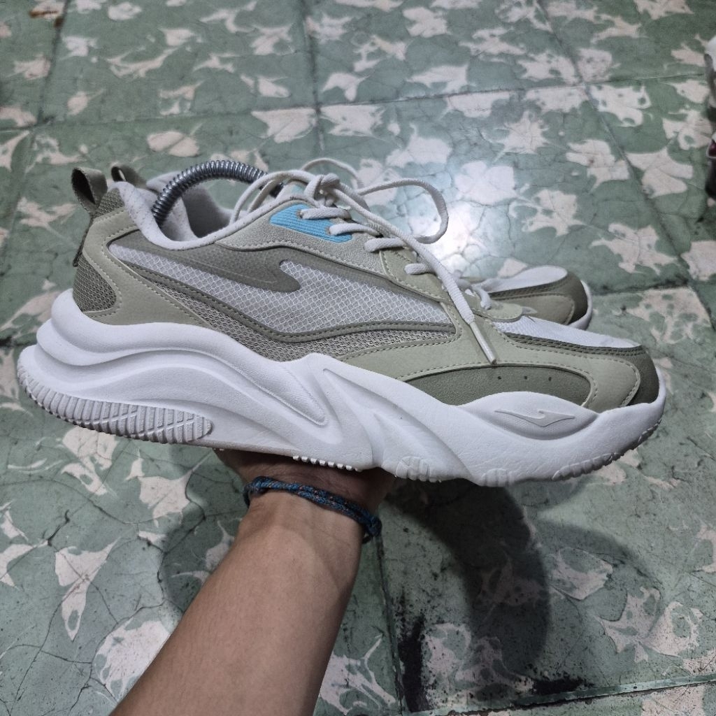 Sepatu Erke Sneaker Pria(42)