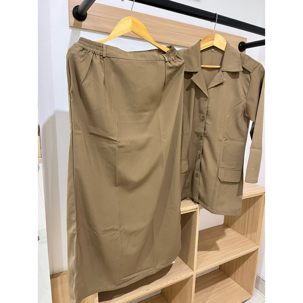 Preloved Setelan Rok Seragam Khaki
