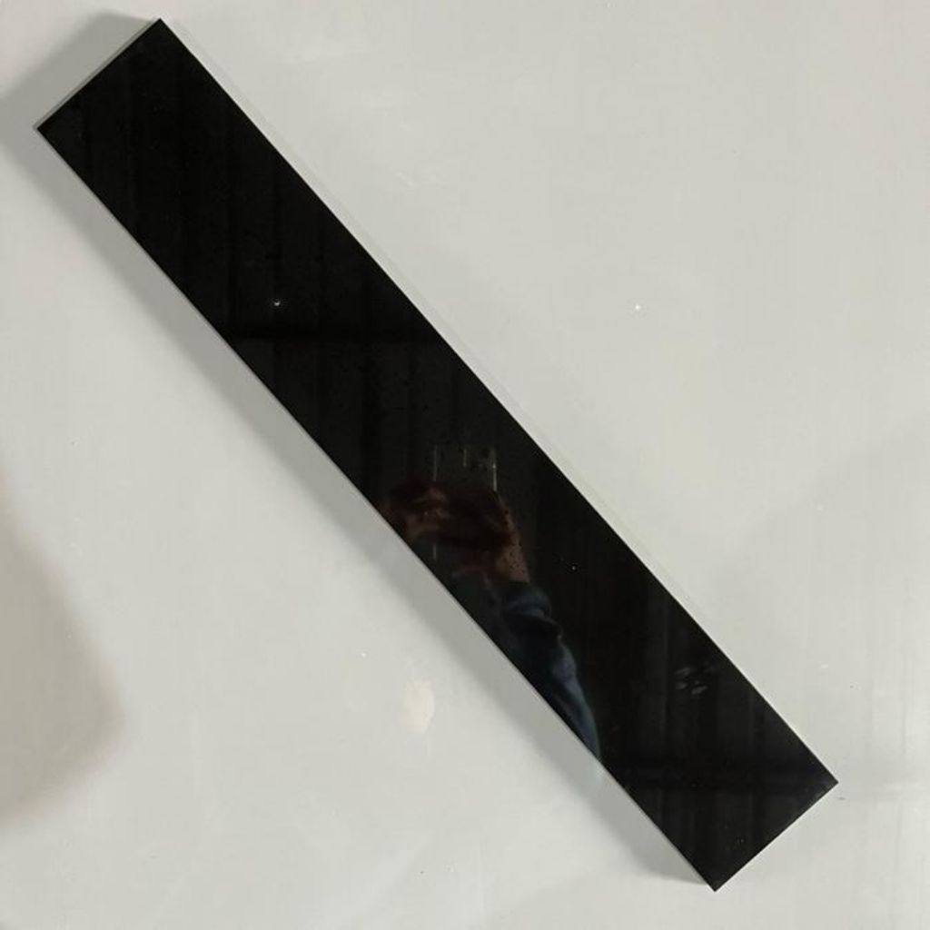 List Plin Granit Polos 10 x 60 cm Warna Hitam & Cream