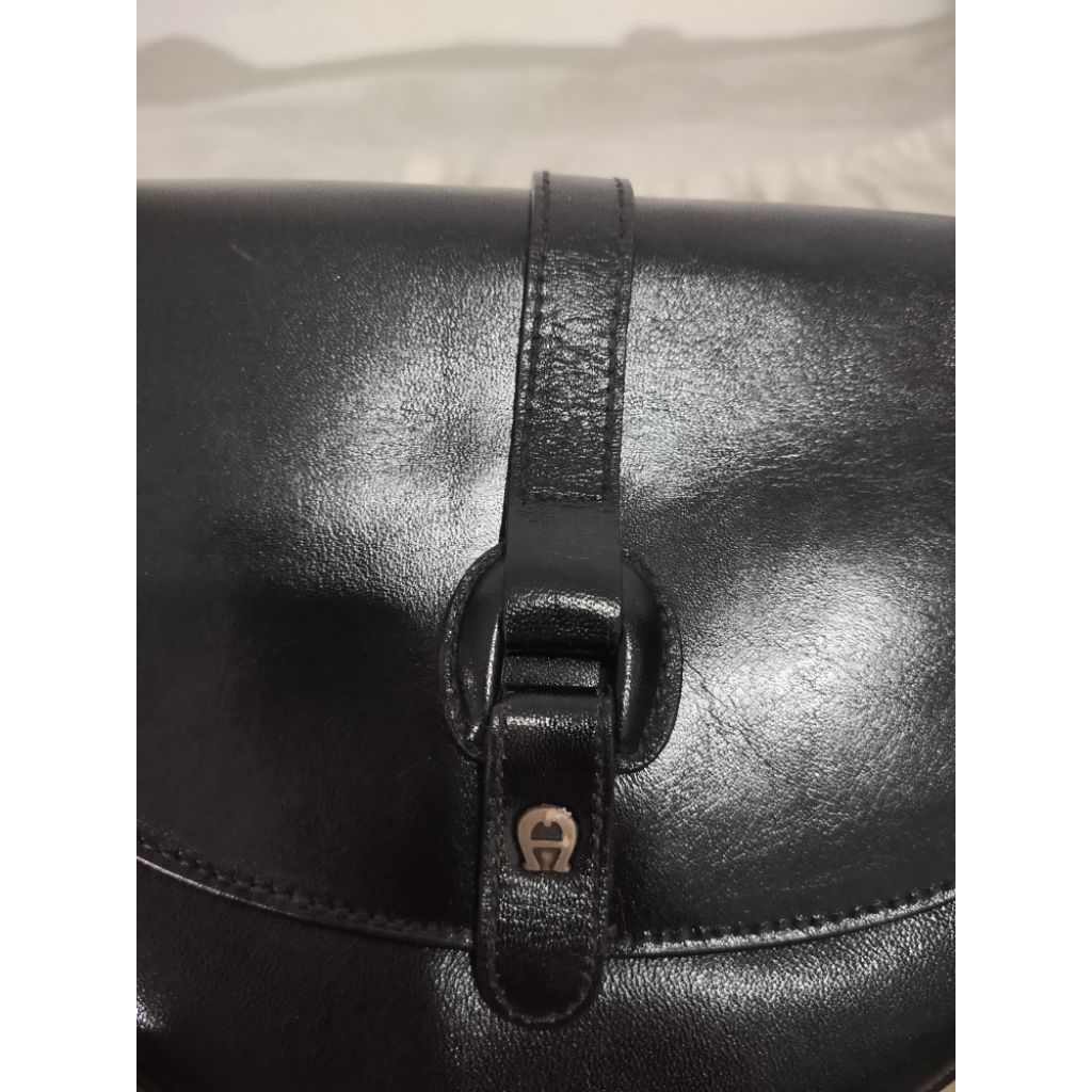 Tas selempang Aigner