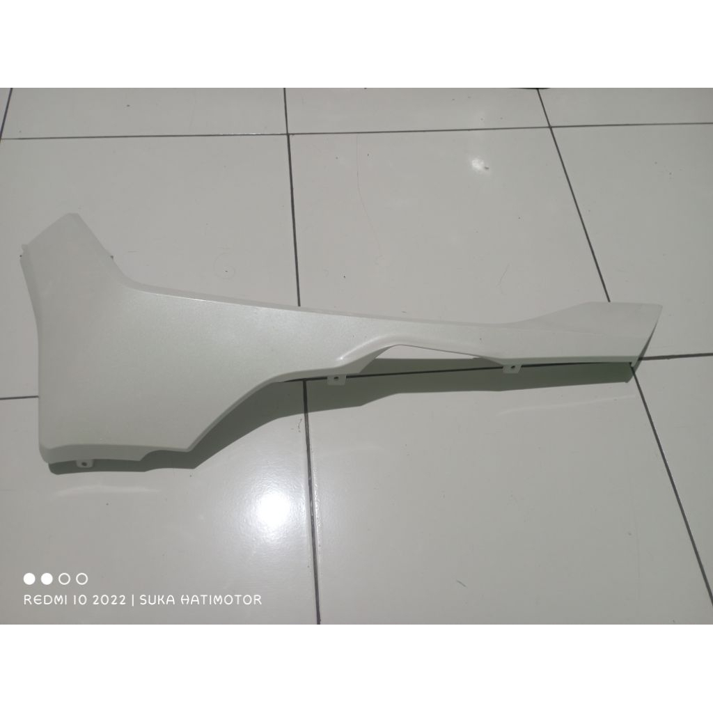 Cover samping bawah sirip PCX 160 New Gen 2 Kiri Original.