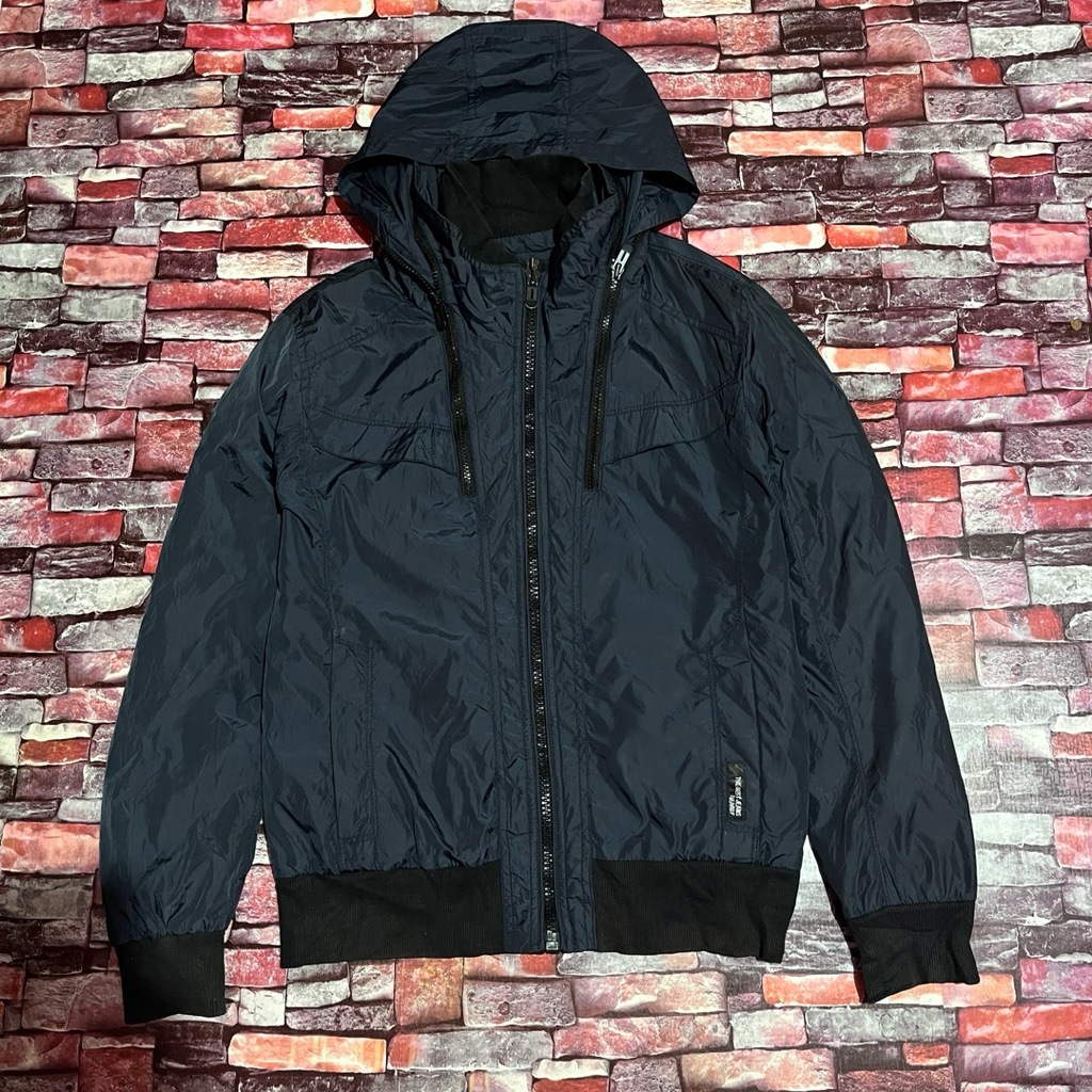 Jaket parasut The best Jeans ( Size M || Lebar dada 54 CM Panjang 65 CM )