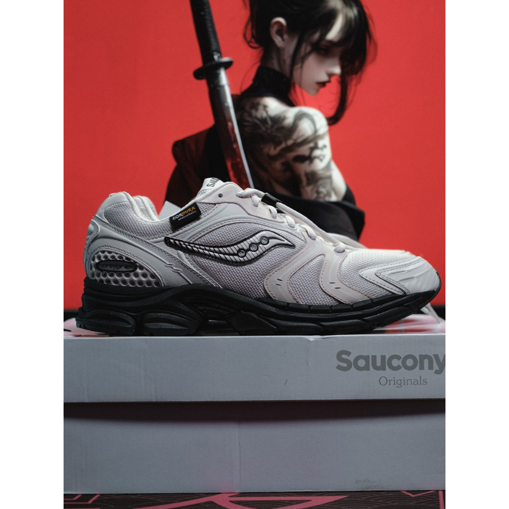 Saucony Progrid Triumph 4 Gorpcore White