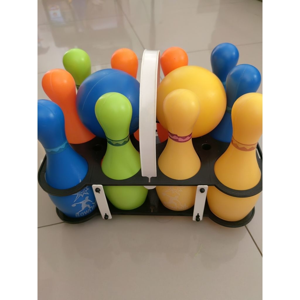 Preloved pretend sport bowling set with light