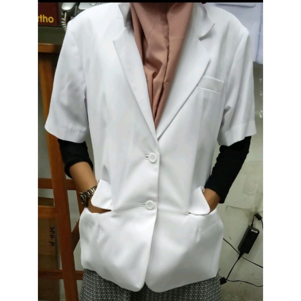 Jas dokter tangan pendek perempuan