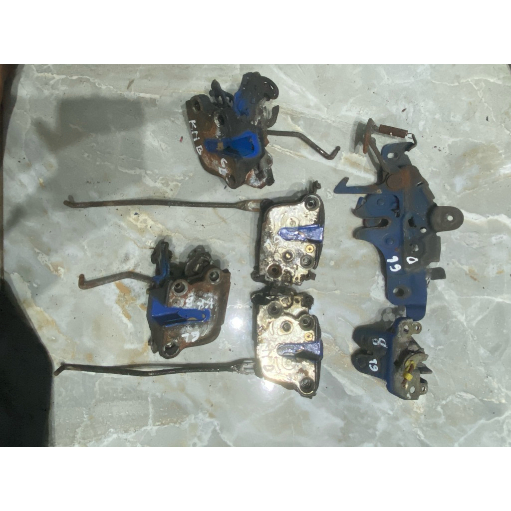 DOOR LOCK PINTU COROLLA GL SE SALOON