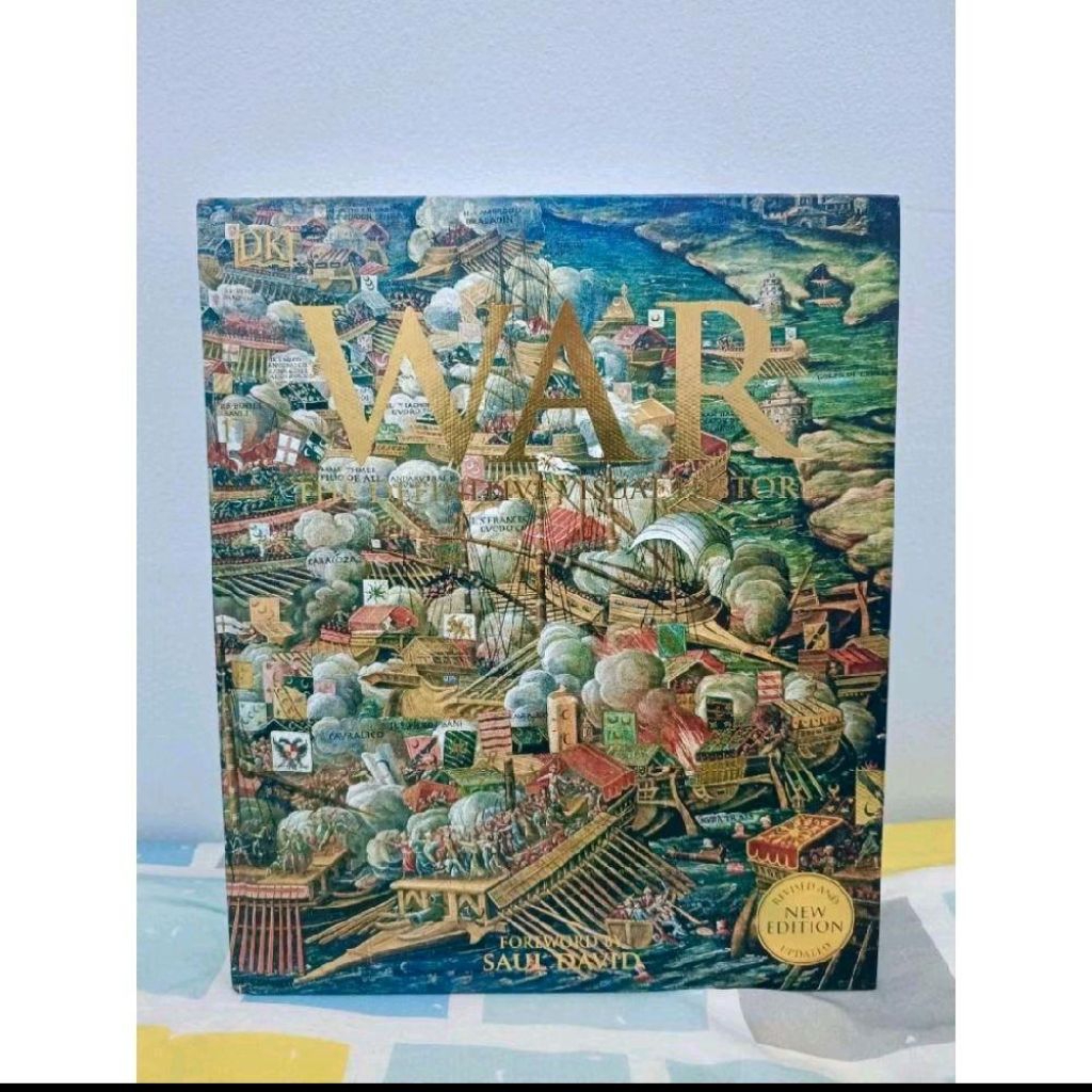 Buku Preloved War: The Definitive Visual History Hardcover | Import | ORI