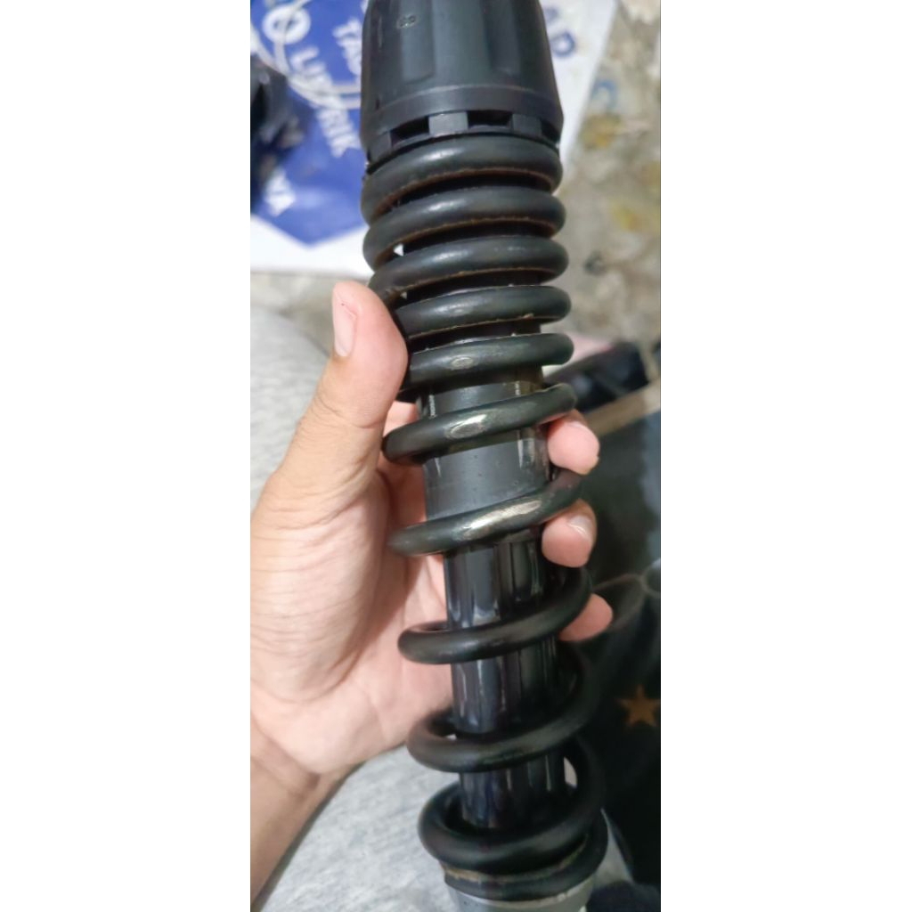 Shock belakang Honda Beat K1A