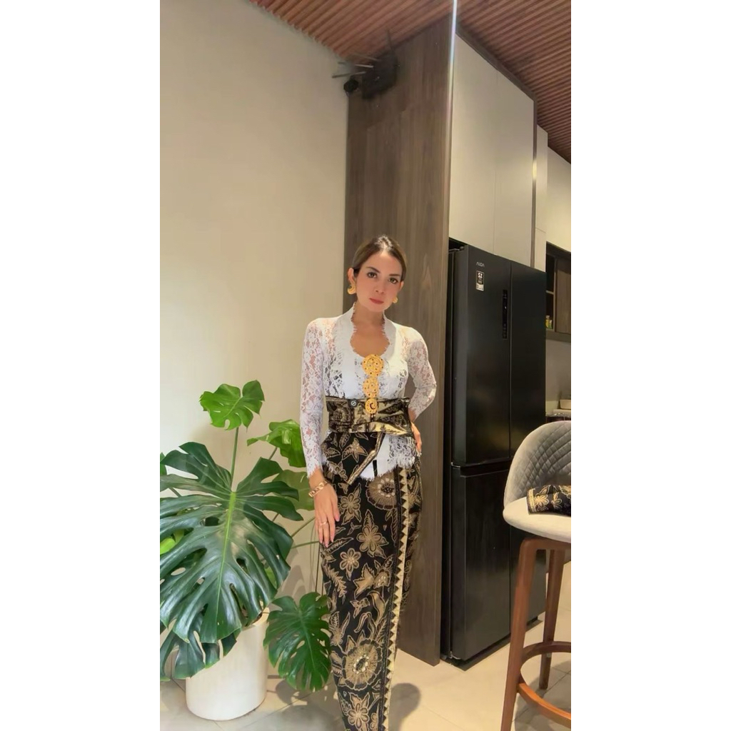 Kamen batik semi tulis set selendang motif Buketan original by Djuwita Kebaya