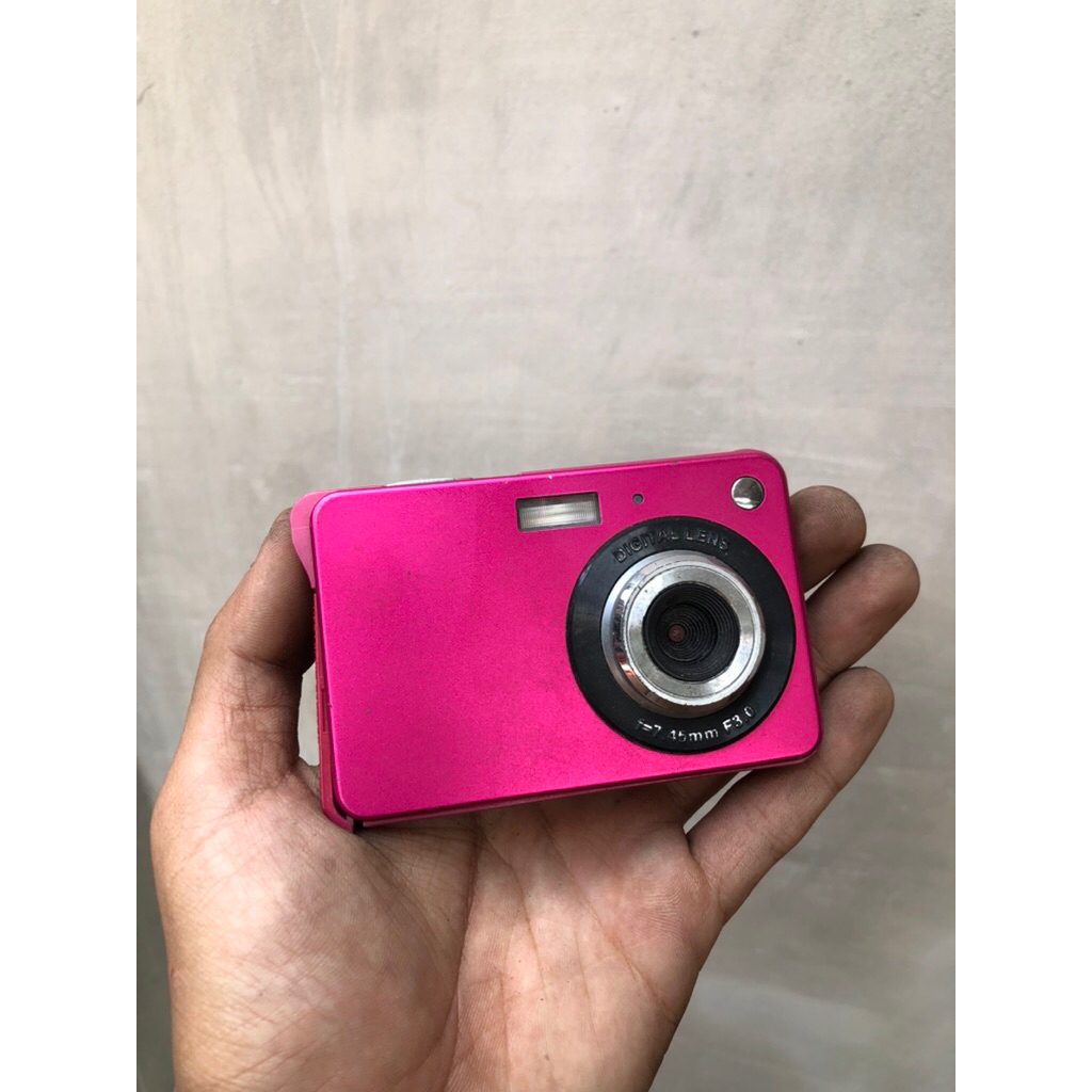 Kamera digital warna jadul