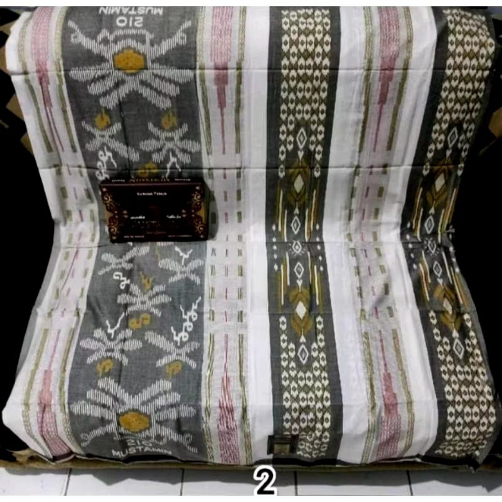 Sarung Mustamin 210 Rayon Adem Motif Timbul Doby Lembut