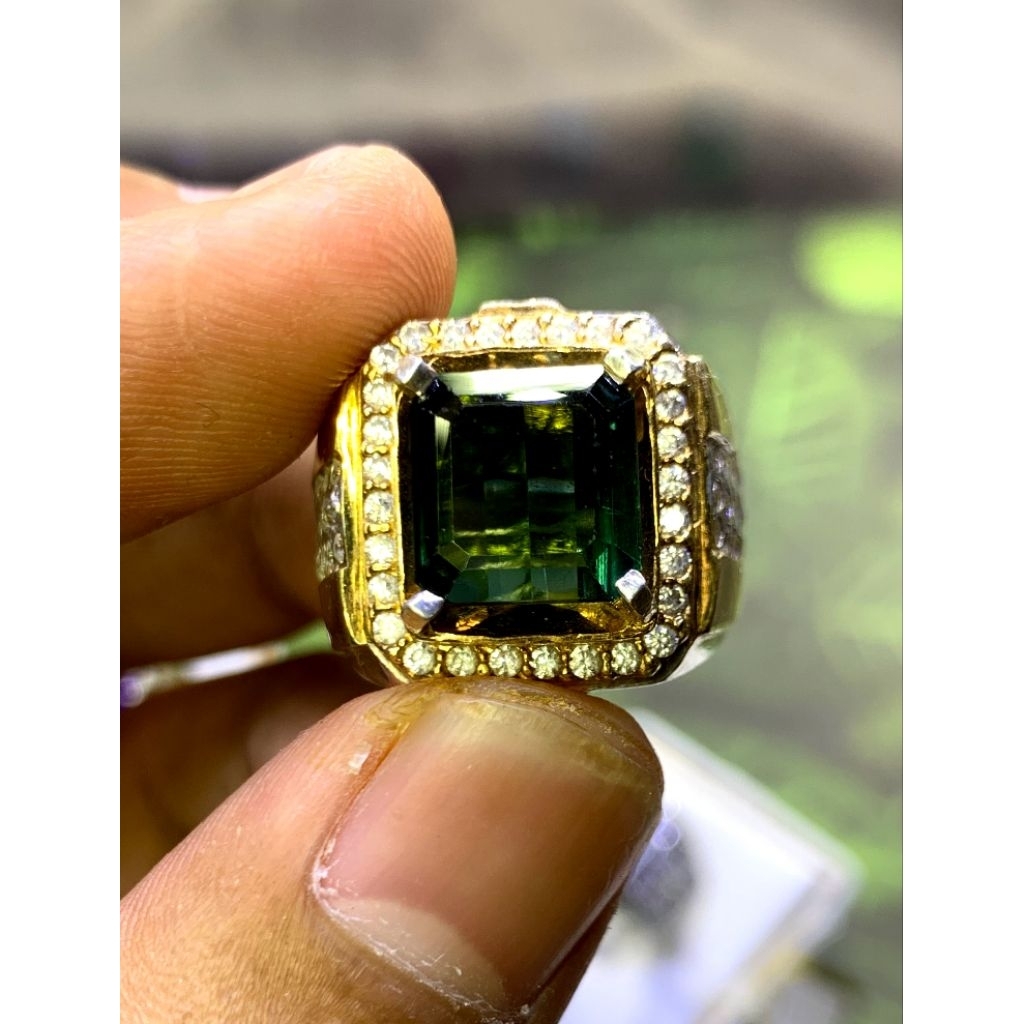 Natural green turmaline 5.28 ct Cgl lab Perak