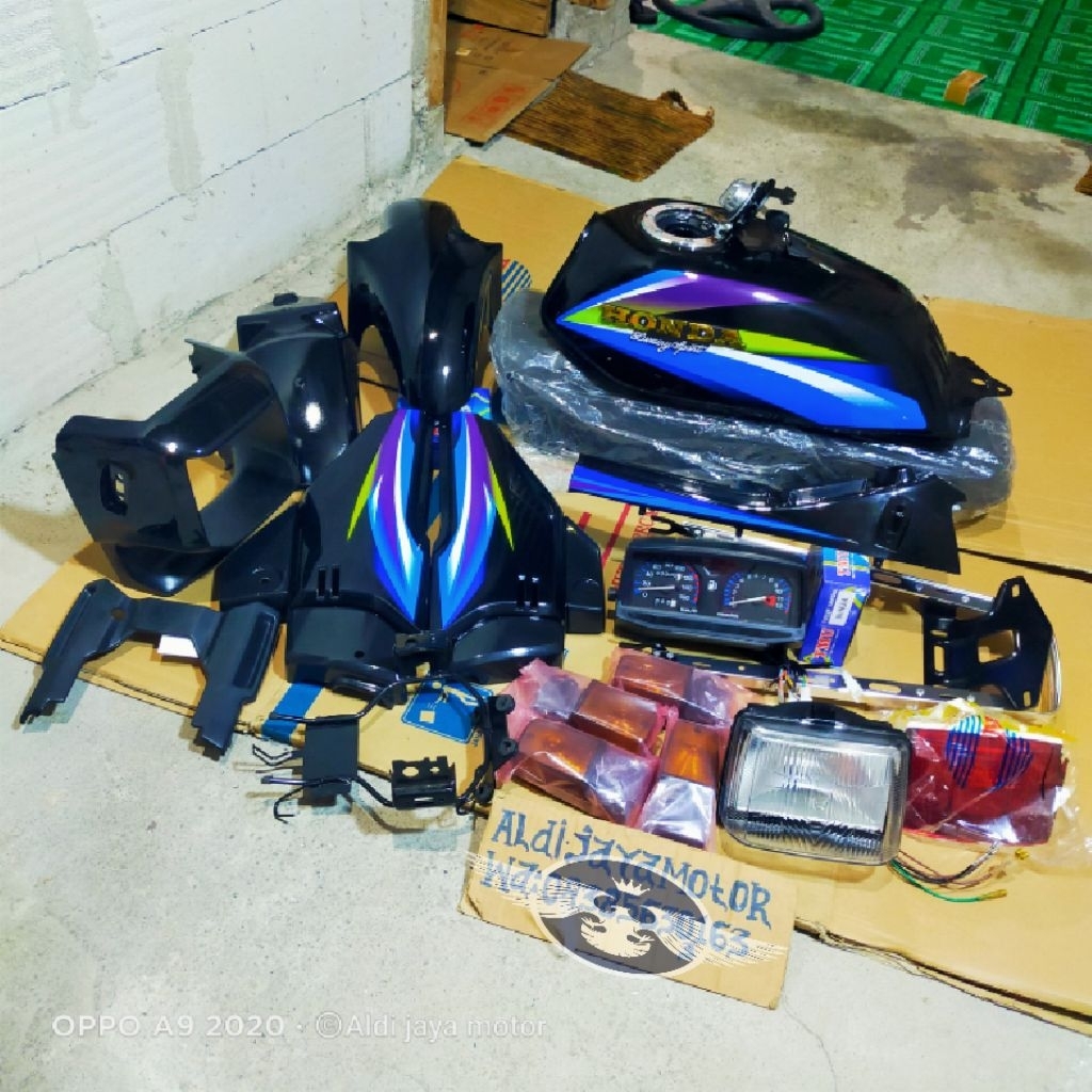 TANGKI GL PRO GL MAX  BODY SET GL PRO GL MAX tutup ninja FULLSET  SETRIPING SUDAH DI LAPISIN PERNIS 