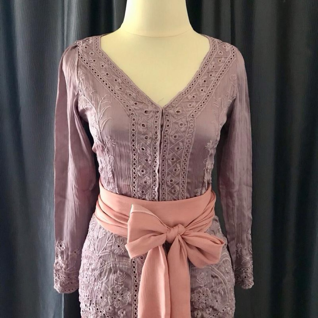 kebaya Bali Silky Sabrina