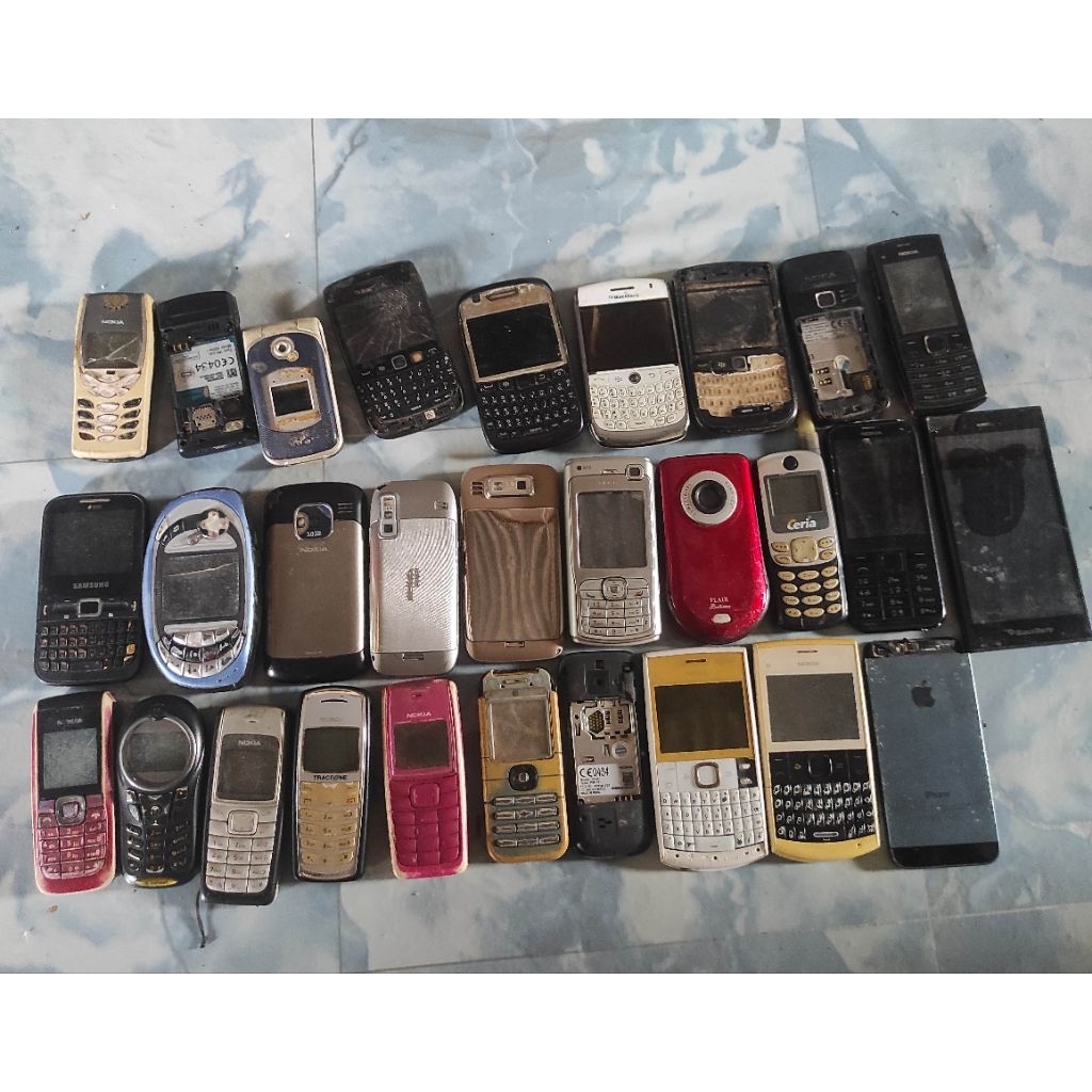 30 Unit Nokia dan Blackberry Campur Rusak