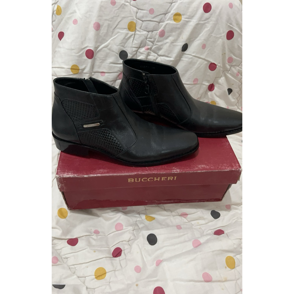 preloved sepatu pria buccheri