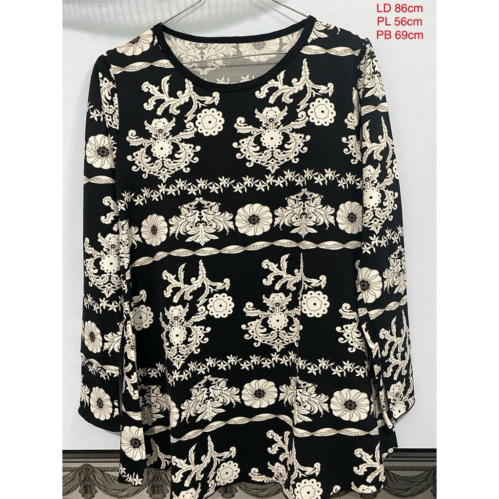 PL preloved bekas atasan blouse kaos hitam motif batik bunga size M
