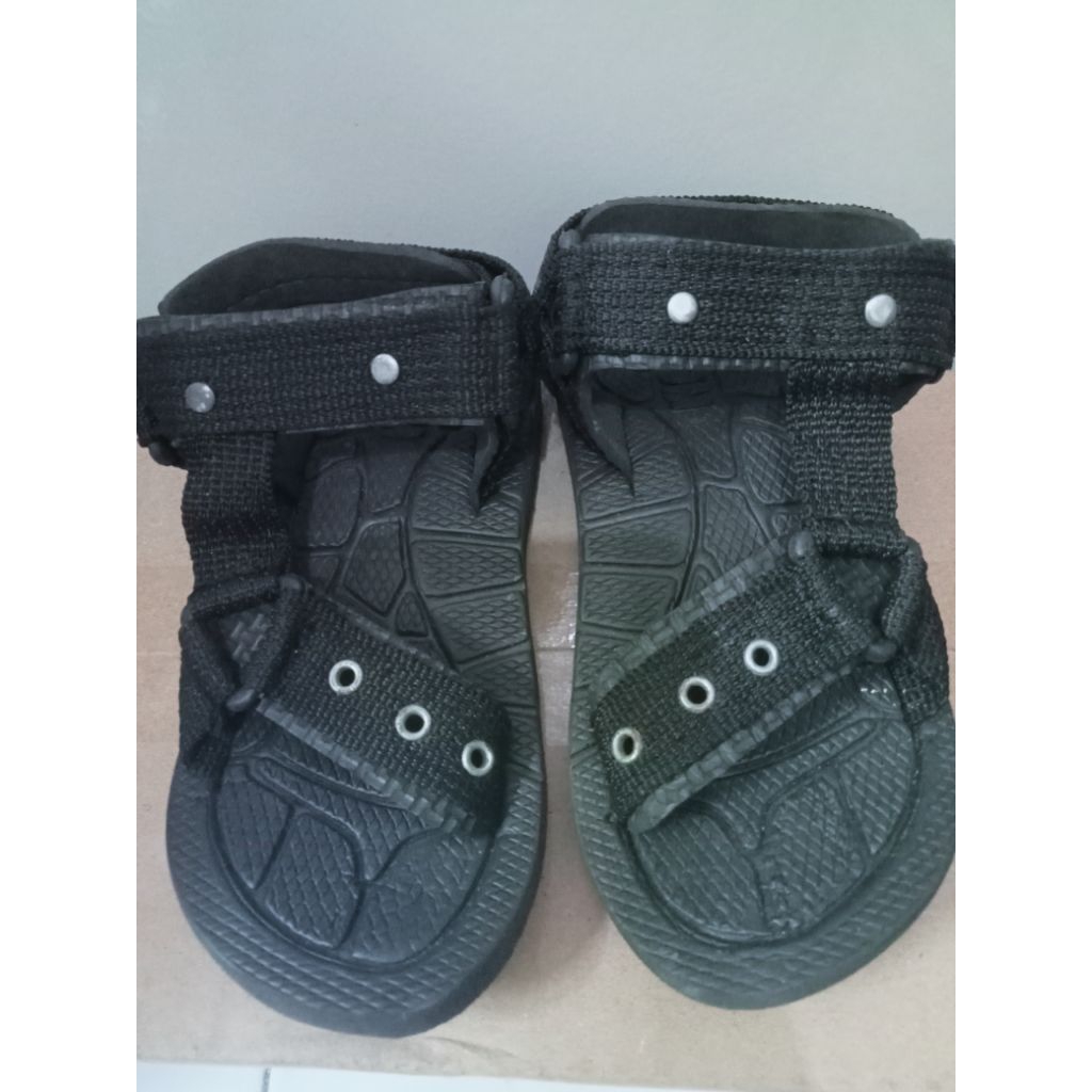 preloved sandal gunung anak