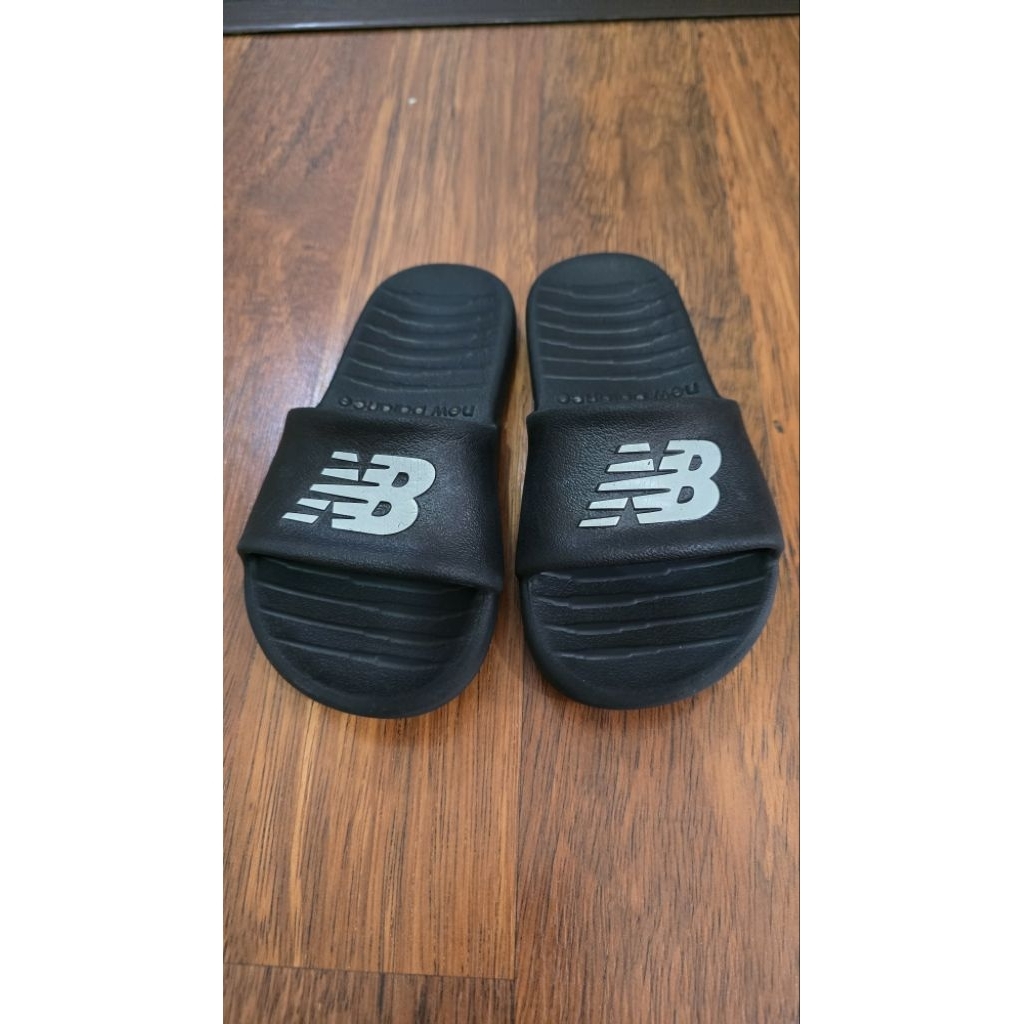 NB New Balance 200 Boy's EVA foam Sandals (Preloved, good condition) Kids size 13 Black colour / San