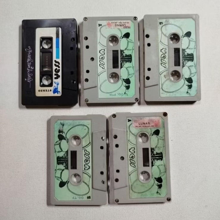 KASET PITA GENTLE GIANT YESS RECORD (5KASET TANPA COVER & ALBUM CEK DISKRIPSI)