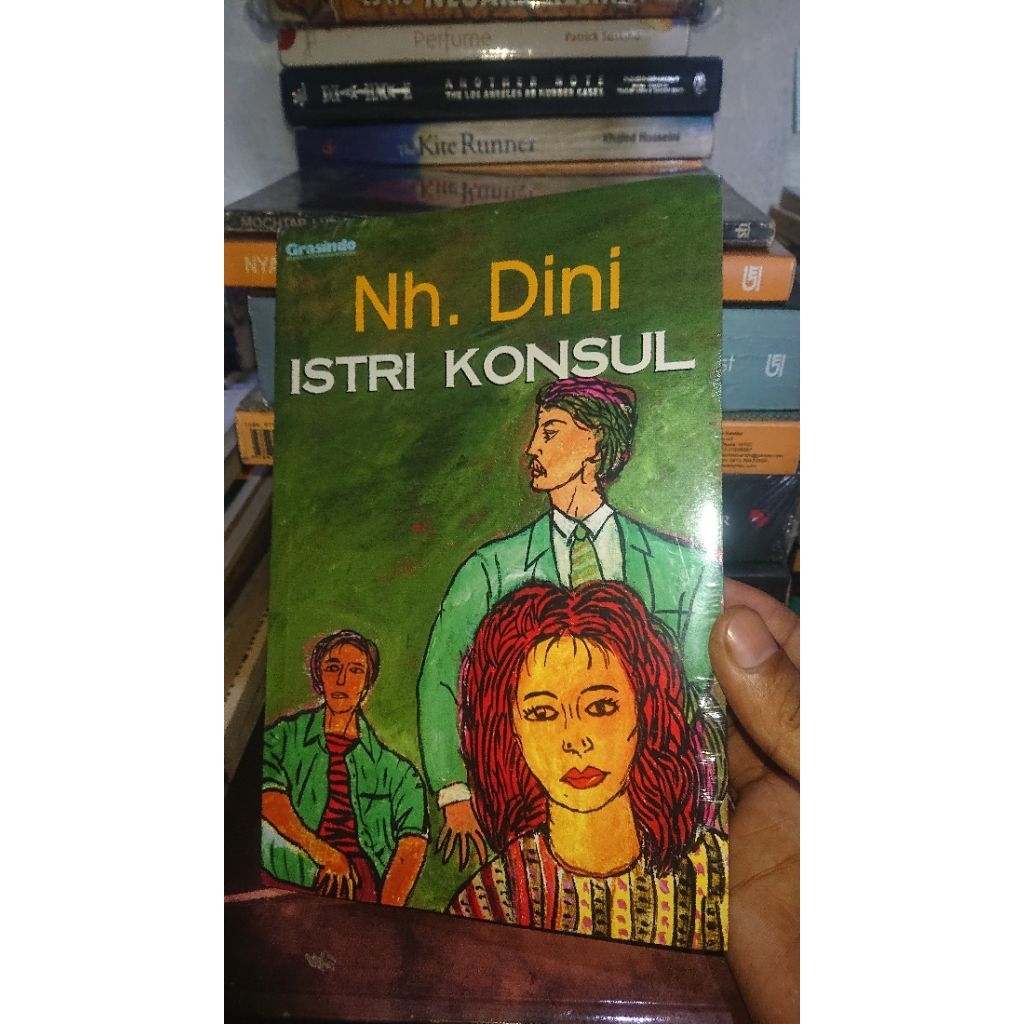 Nh. Dini - Istri Konsul