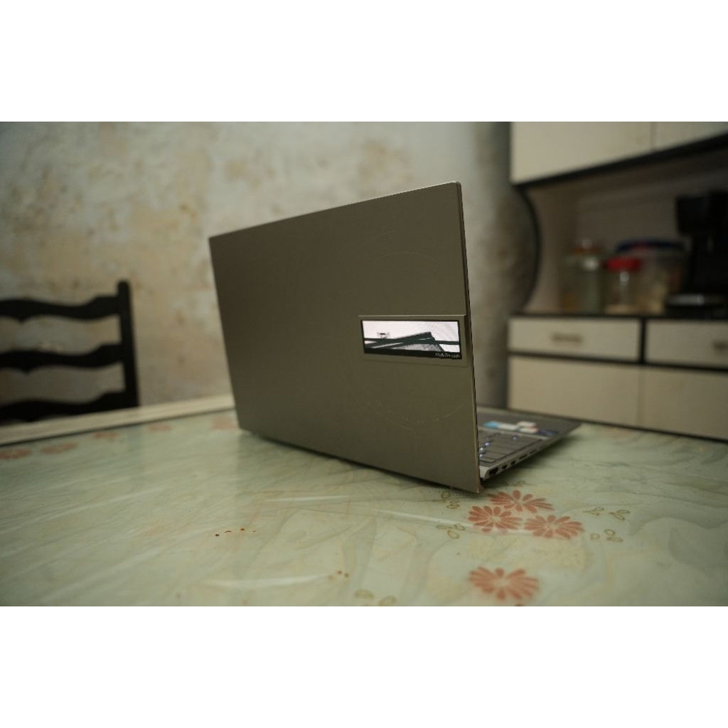 Asus Zenbook 14X OLED (Space Edition)