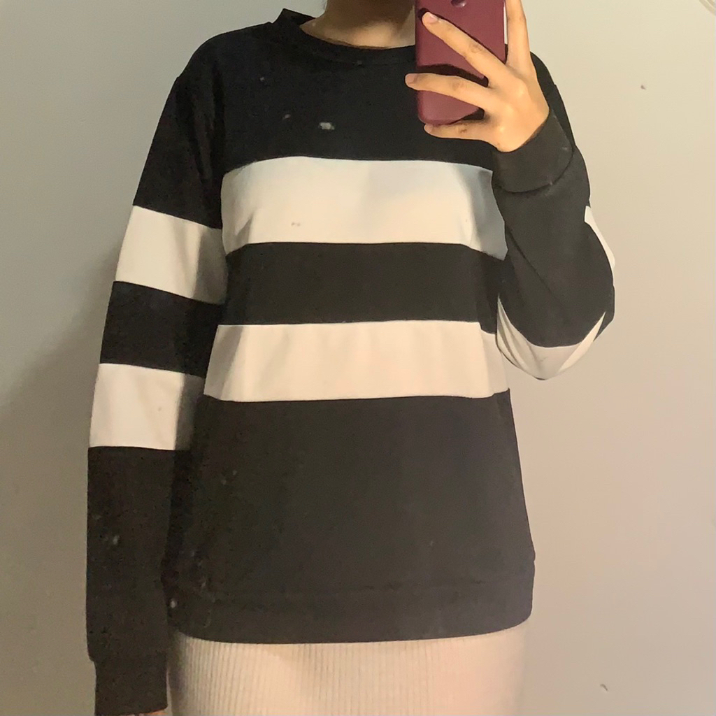 crewneck wanita hitam garis hitam putih