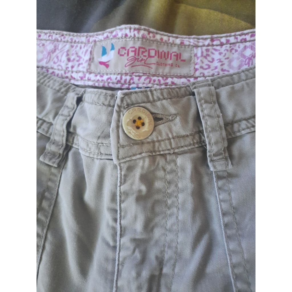 Cardinal Celana Pendek Wanita Preloved