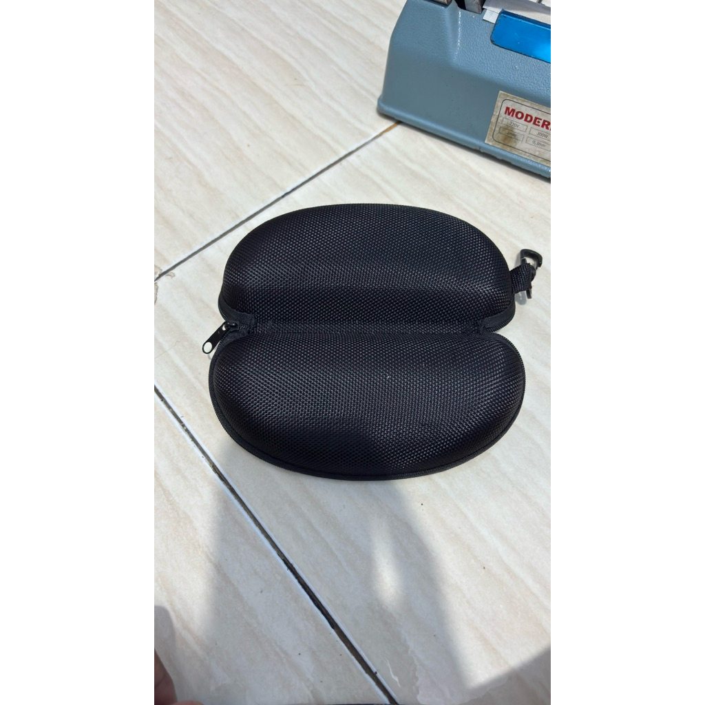 box/tempat/tas kacamata resleting bahan berkualitas dengan gantungan