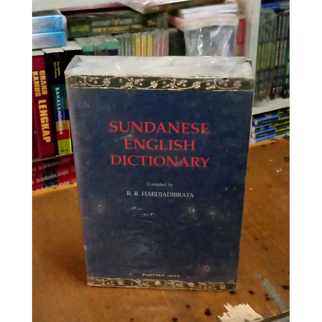 SUNDANESE ENGLISH DICTIONARY - Penulis;.R. Hardjadibrata.