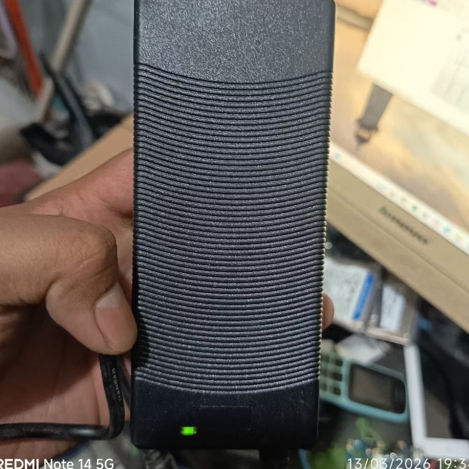 Adaptor 12v 7a 85 watt kelas 1 ( bekas ori )