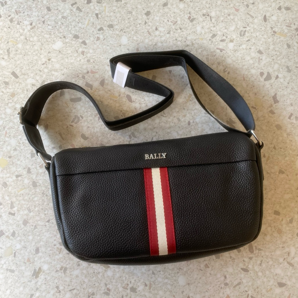 TAS SELEMPANG PRIA KULIT PREMIUM 29cm / MODEL GARIS MERAH PUTIH BY BALLY