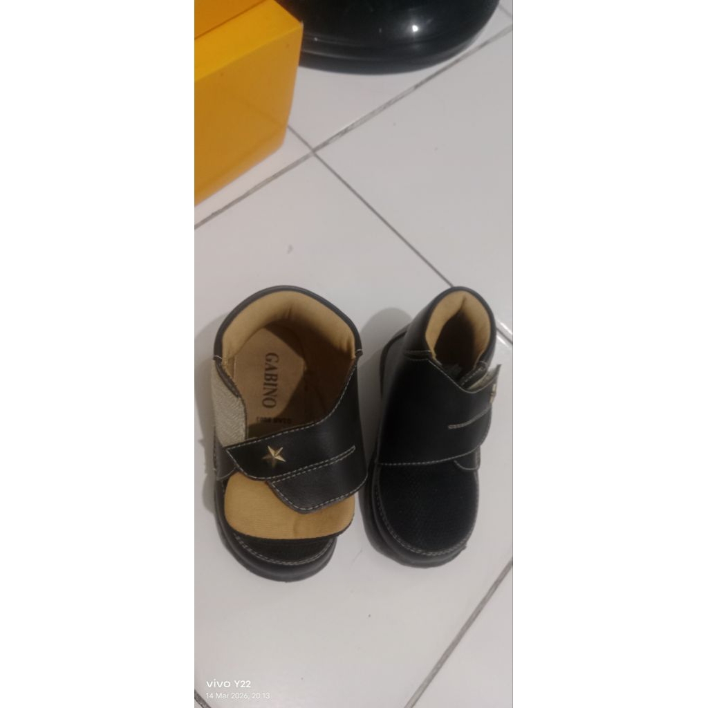 sepatu hitam gabino anak laki preloved