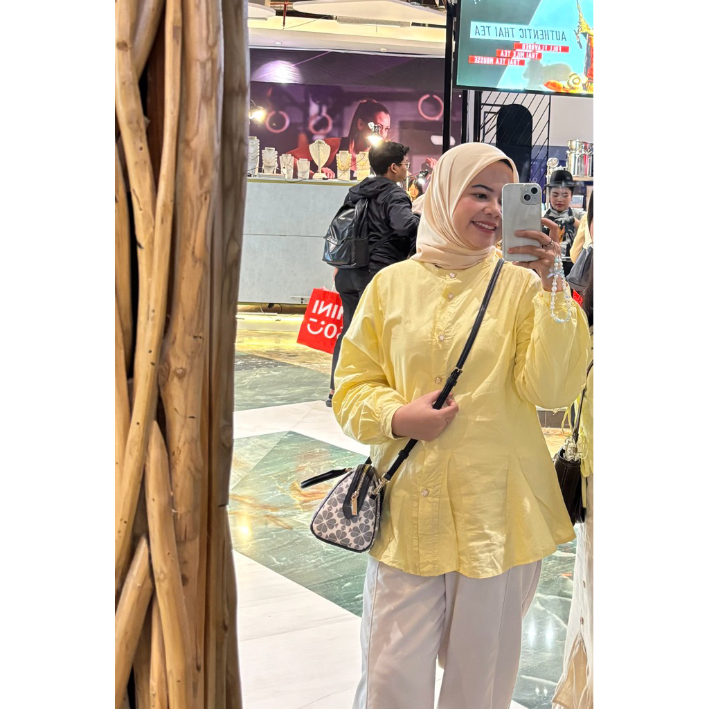 Preloved Blouse Wanita - Soft Yellow